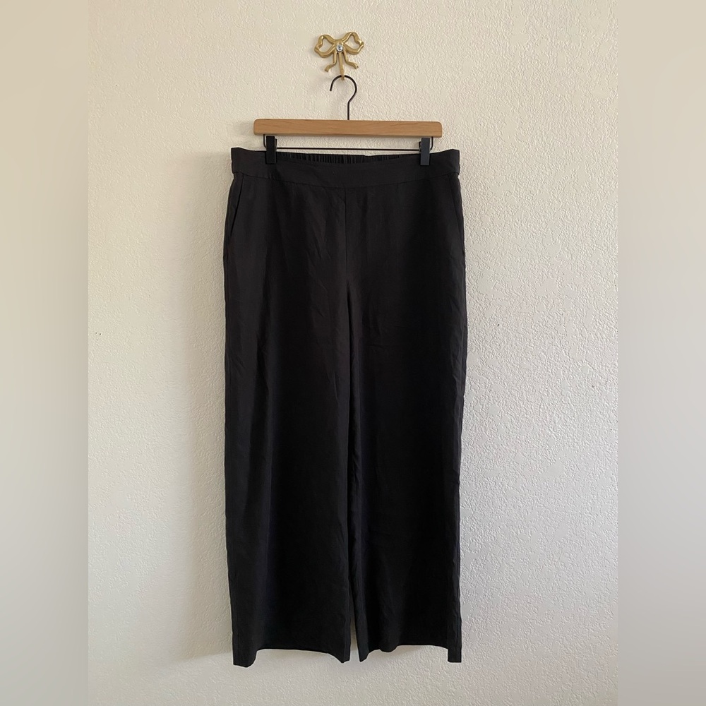 Eileen Fisher Wide Cropped Black Pants Lyocell Blend Elastic in Back Women’s M